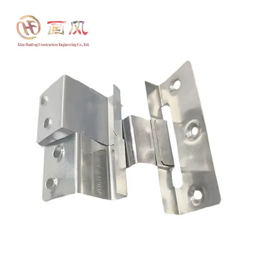 Skryté spojovacie prvky kovovej strechy so stojatou drážkou